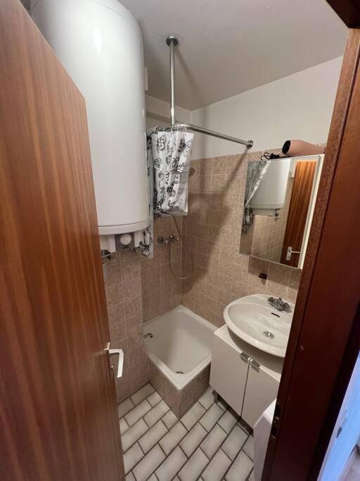 Kleines Im Zentrum Von Apartament *